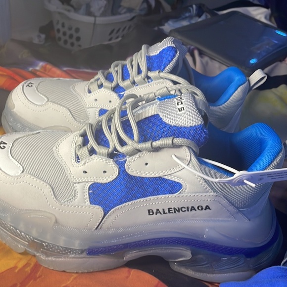 balenciaga - Picture 1 of 6
